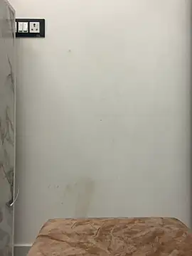 Eiinhjklamsntniil live sex cam