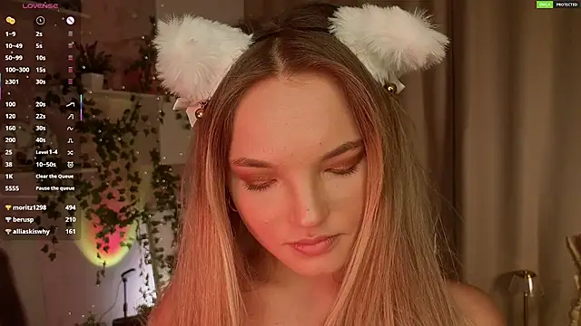 JulieLupo live sex cam