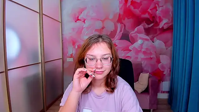 AngelinaLow live sex cam