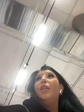 Tisha_Busty live sex cam