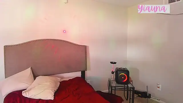 yiauana live sex cam
