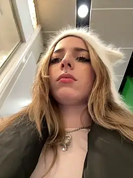 LoraaDoll live sex cam