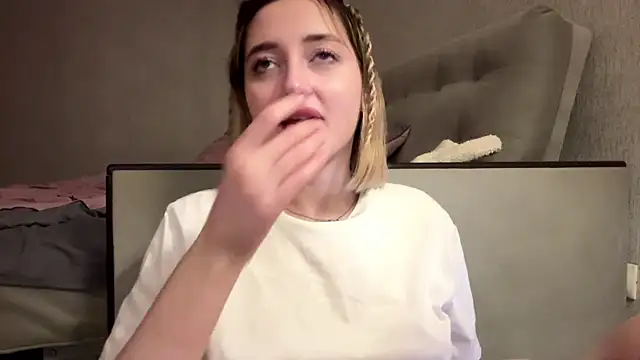 Emily_lyy's cam snapshot