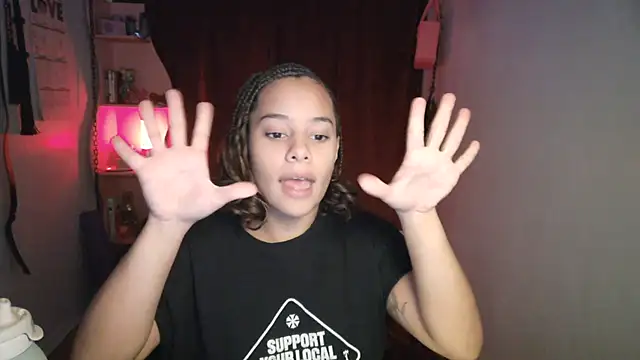 PrettyLittleProblem's cam snapshot