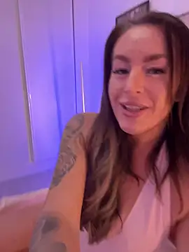 ChristinaSiemone live sex cam