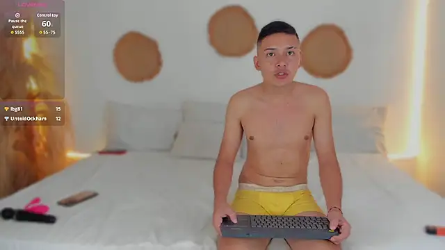 Lindsay_and_Dariksoon's cam snapshot