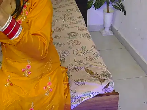 Lovelyy-couple's cam snapshot