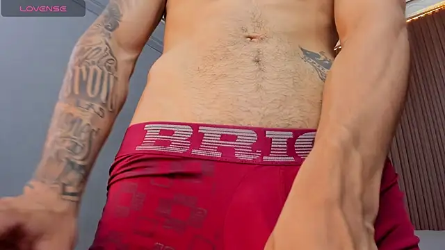 Leo_santoro's cam snapshot