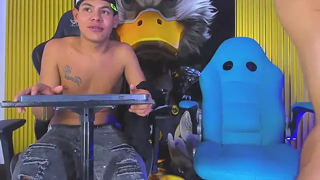 Tommy_bigcock19's cam snapshot