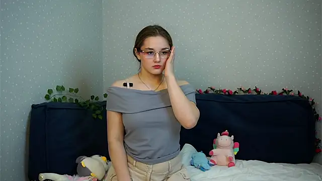 CleotildeBijan's cam snapshot