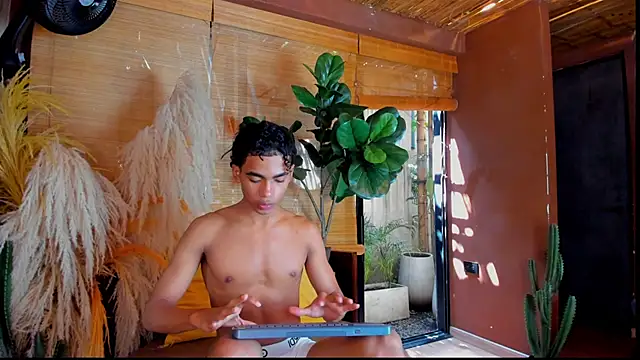 AlanCutee live sex cam