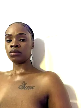 LuciousLips96 live sex cam