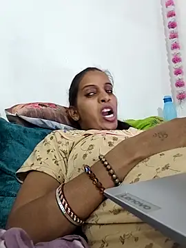 Hotty-Nidhi's cam snapshot