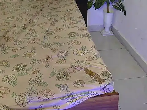 Lovelyy-couple's cam snapshot