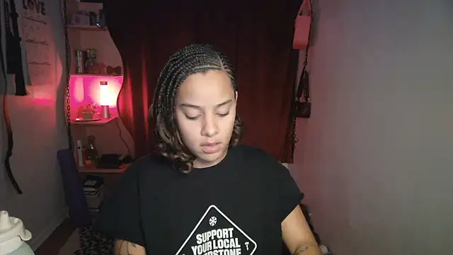 PrettyLittleProblem's cam snapshot