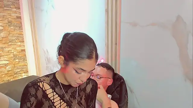 Aron_and_molly's cam snapshot