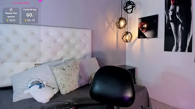 Nicollee_Heart's cam snapshot