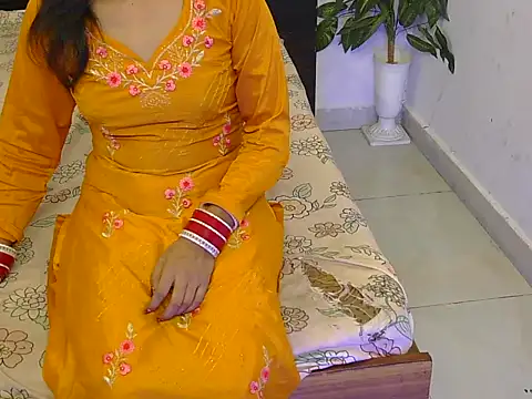 Lovelyy-couple's cam snapshot