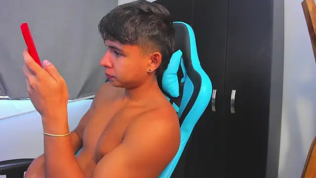 Bray_Kevin live sex cam