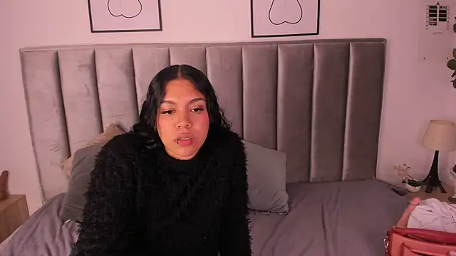 Kyra_Right's cam snapshot