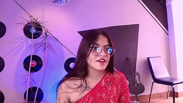 Lilith_and_Khloe's cam snapshot