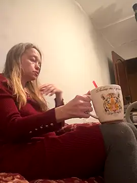 Suzanele's cam snapshot