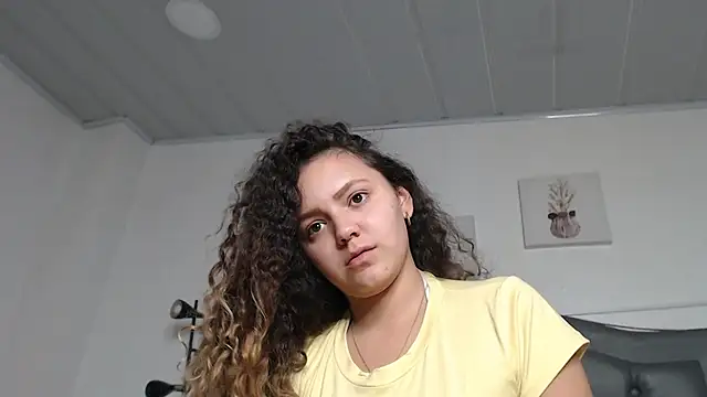 Giia_Monroe's cam snapshot