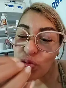 AlexxiaaMat's cam snapshot