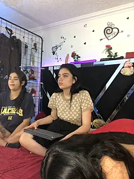 1lovelygirls's cam snapshot