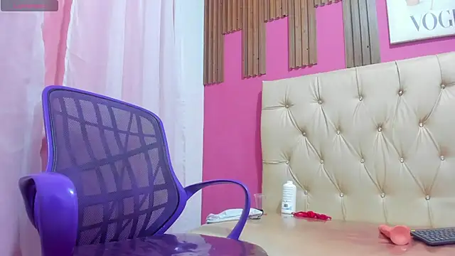 Lucia_Spear's cam snapshot