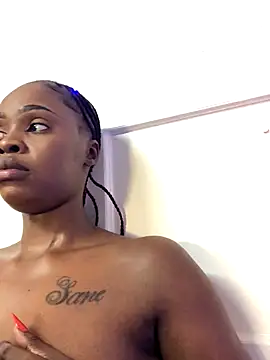 LuciousLips96 live sex cam