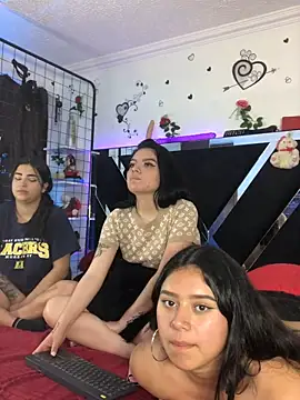 1lovelygirls's cam snapshot