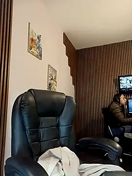 desk_desire's cam snapshot