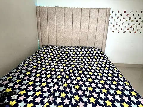 Glowsiren's cam snapshot