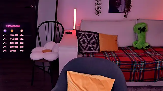 Lollyshy live sex cam