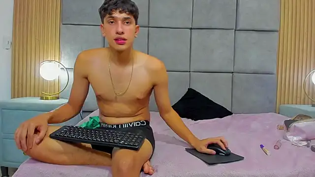 ChanellandMax's cam snapshot