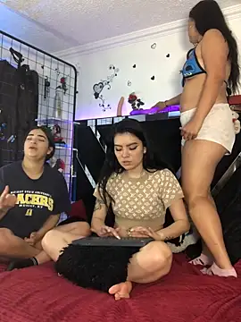 1lovelygirls's cam snapshot