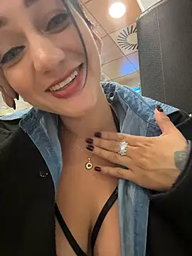 Ninabigtitied live sex cam