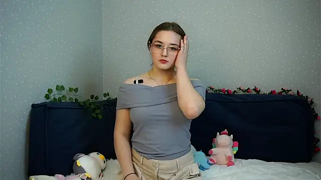 CleotildeBijan's cam snapshot