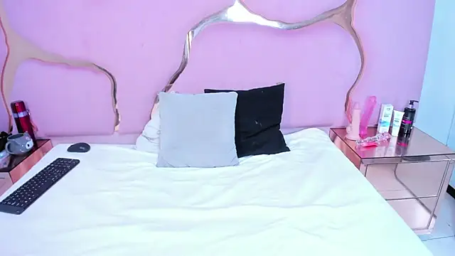 Aisha_Leenss's cam snapshot