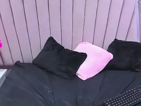 hazel_18_'s cam snapshot