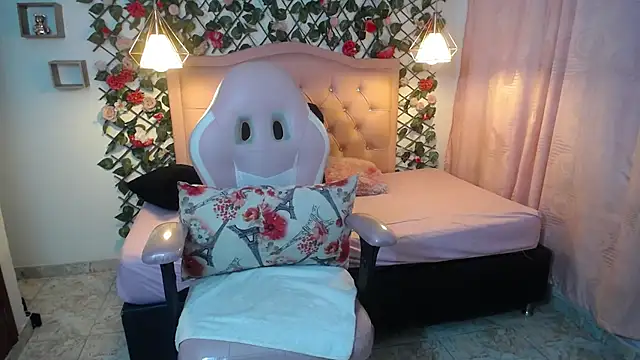 LucyCute_1's cam snapshot