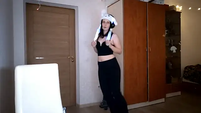 LouiseMarengo's cam snapshot