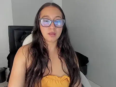 Ivonne_Skariel_Rs's cam snapshot