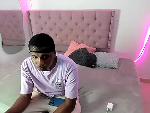 Luis123-'s cam snapshot