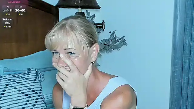 Christine_35's cam snapshot