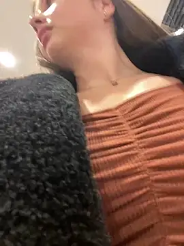 KrisMagnoly's cam snapshot