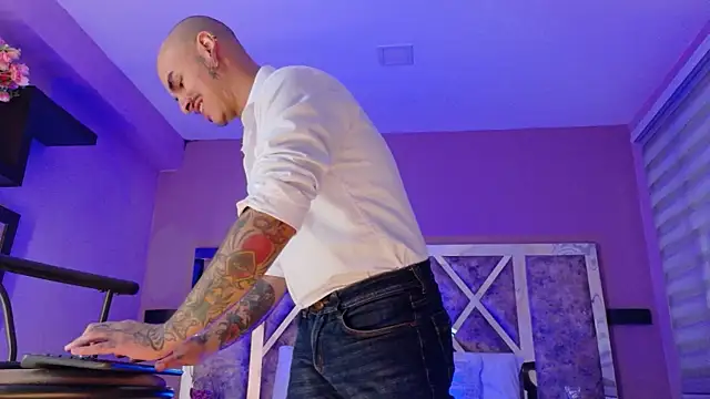 kaletattoo's cam snapshot