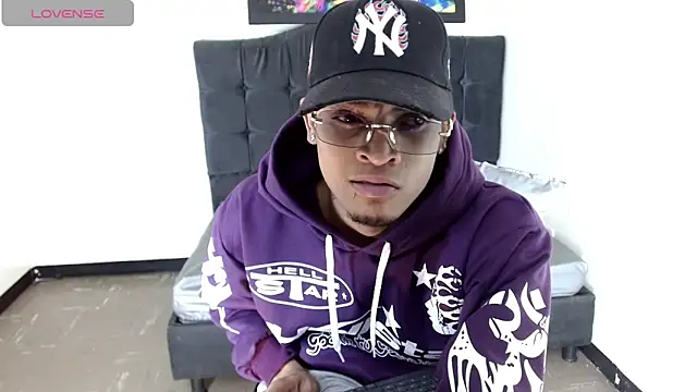 Isaacas_'s cam snapshot