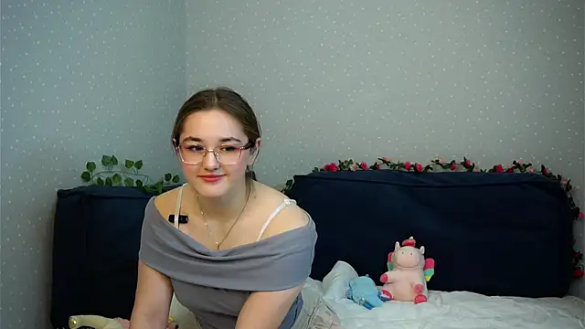 CleotildeBijan's cam snapshot